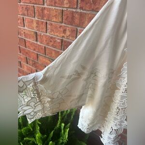 ICONe PAR SIMONs. 100% cotton crochet lace off white cardigan